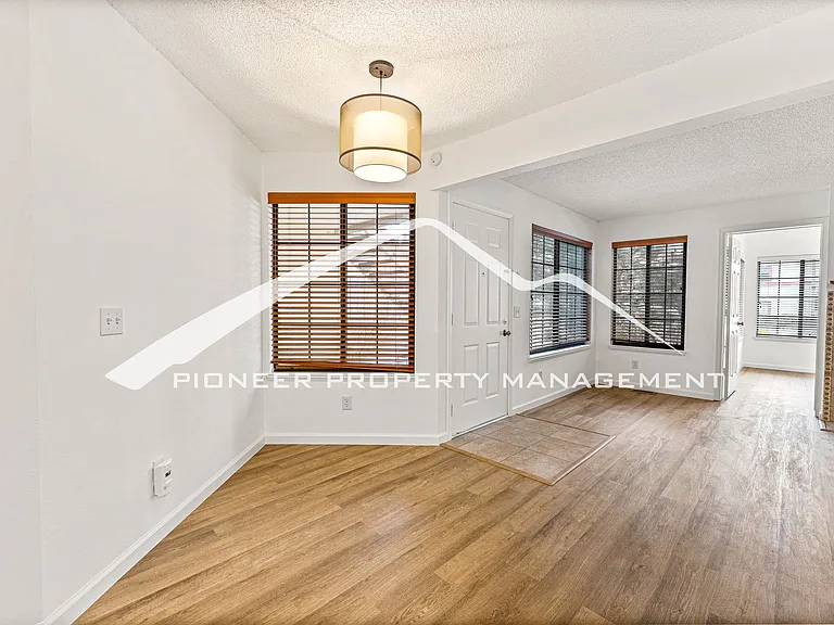 940 S Dahlia St #A — Photo 8