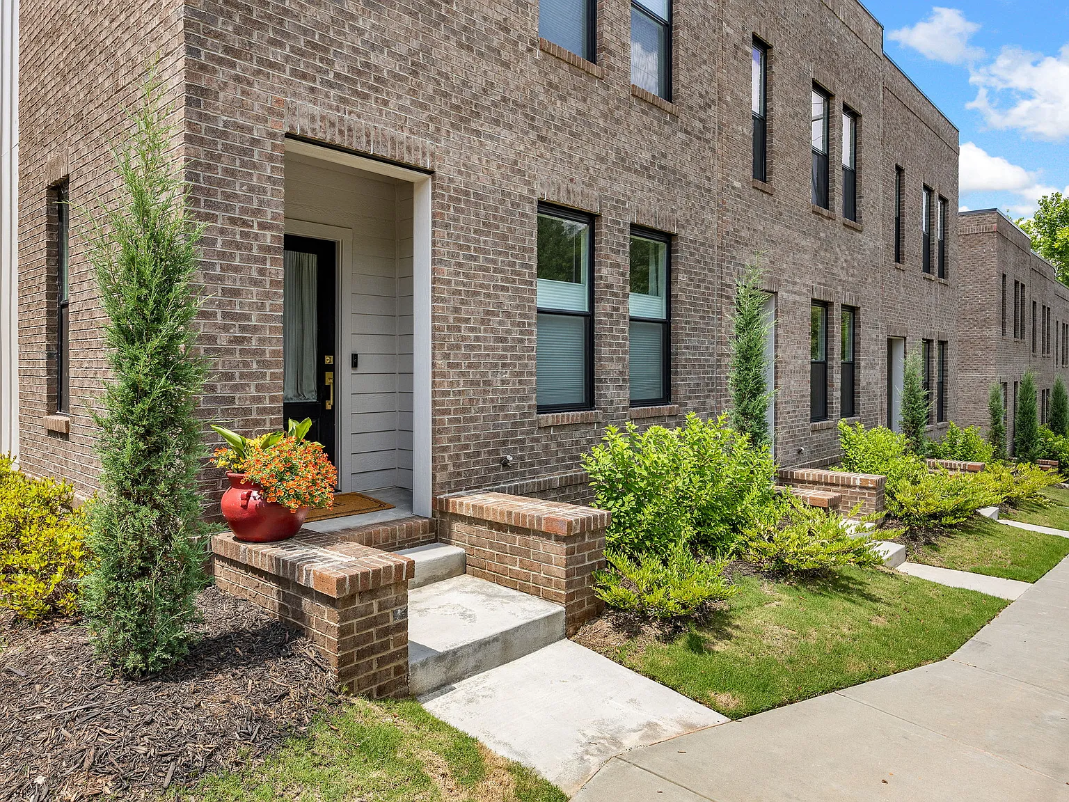 2 bed, 1292 sqft, $1,750 — Photo 4