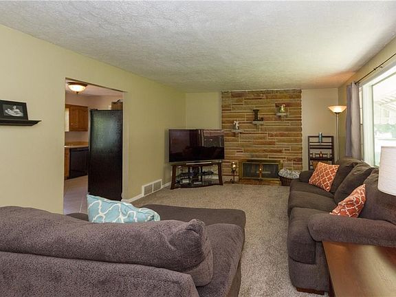 5th image of 130 N Boehning St