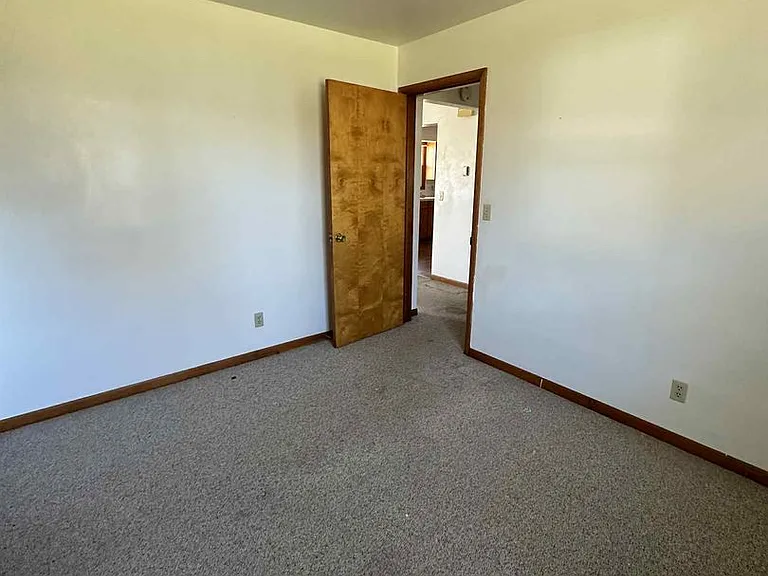 6953 Hillcrest Ave — Photo 3