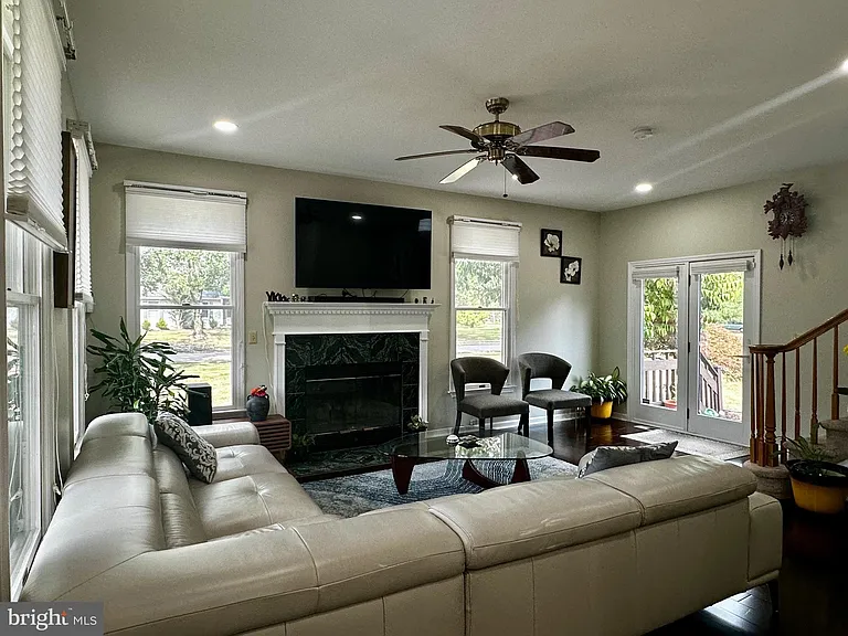 25 Knight Dr — Photo 3