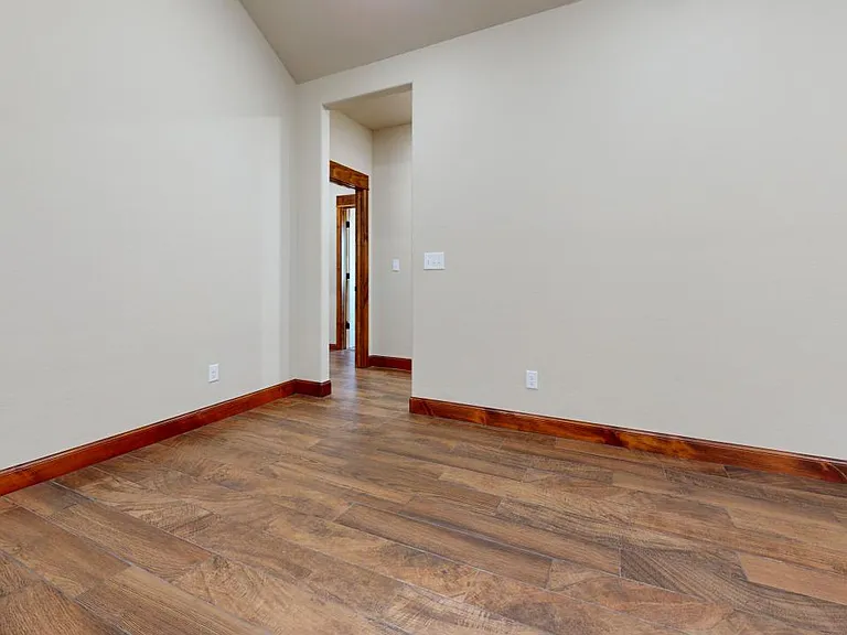 12832 Sierra Ln — Photo 4