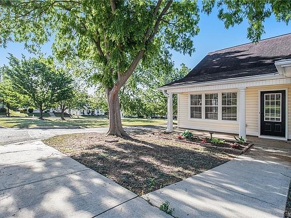 2nd image of 430 Fairlawn Dr