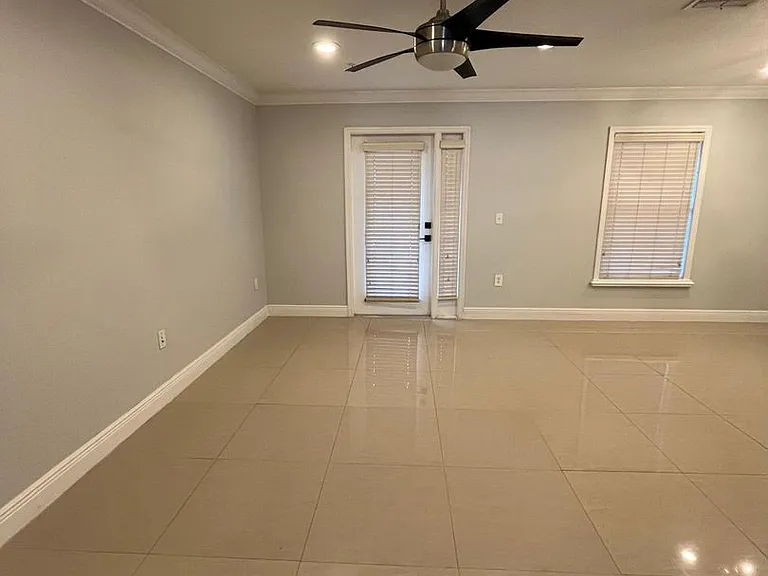 410 Tradition Ln — Photo 3