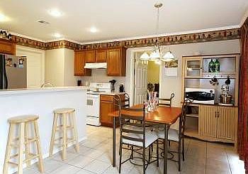 3rd image of 906 W Regatta
