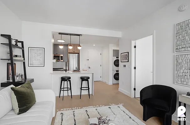 Rented by REZI | media 34