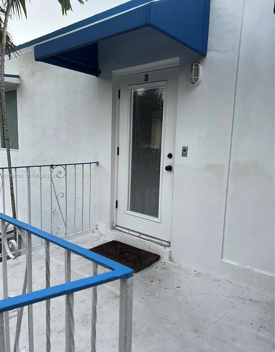 Las Olas Walk Condo — Photo 3