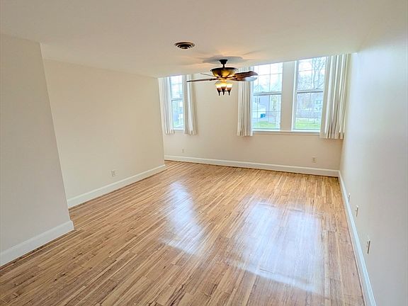 3rd image of 366 Thacher St APT 6