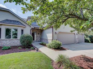 N18W28973 Golf Rdg S, Pewaukee, WI 53072