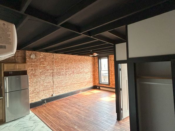 127 1/2 S Main St APT 4