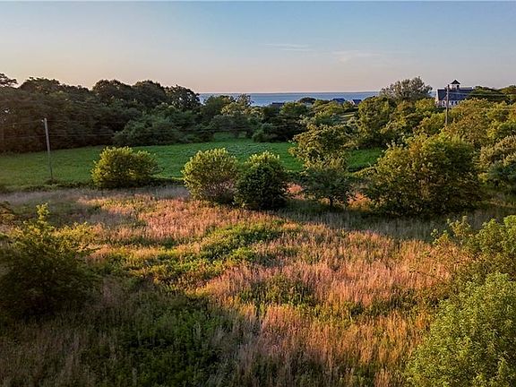 2nd image of 751 Corn Neck Rd