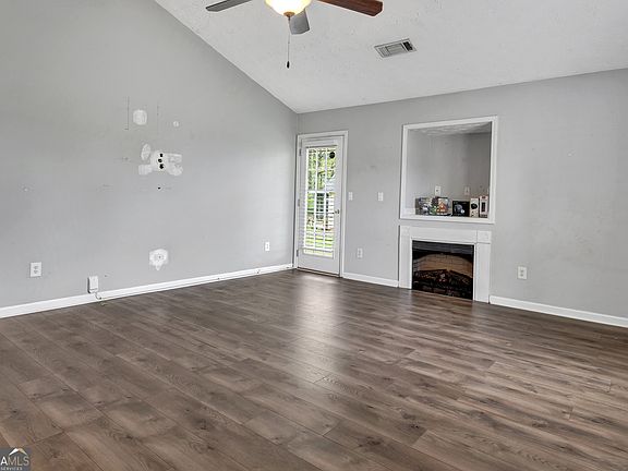 3rd image of 572 Clydes Way