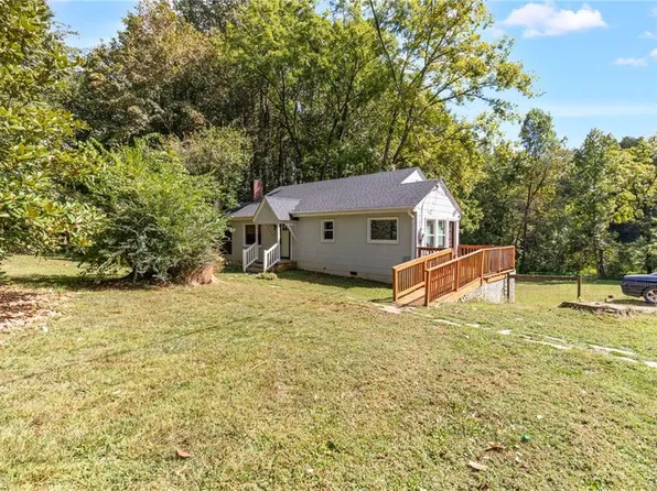 3644 Yadkinville Rd, Winston Salem, NC 27106
