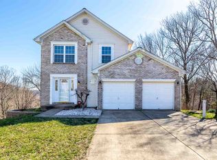 1877 Falcon Crest Cir, Hebron, KY 41048