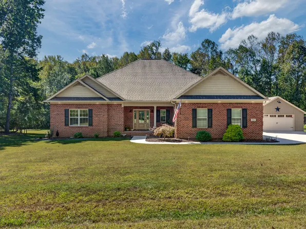 18 Brookwood Dr, Fayetteville, TN 37334