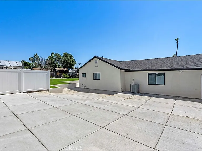 11549 Kagel Canyon St — Photo 8