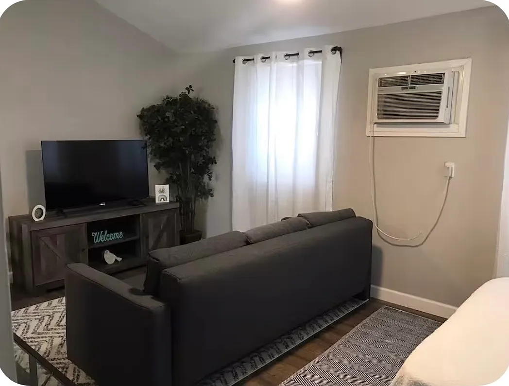 Studio, 400 sqft, $1,400 — Photo 2