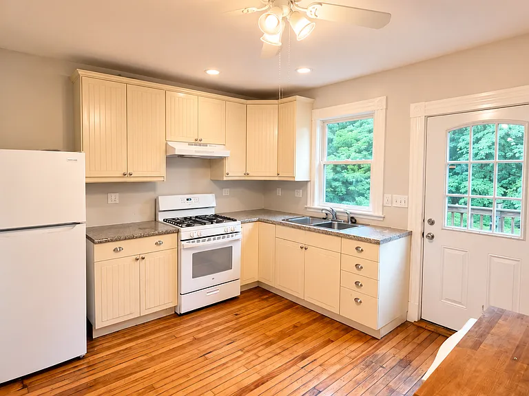 3 Grace Ct — Photo 3