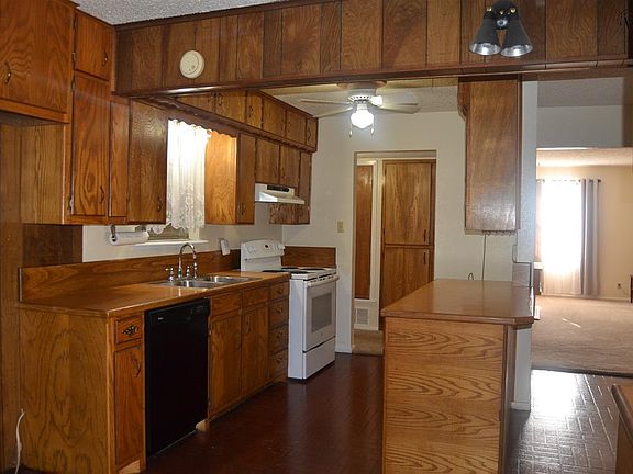 3rd image of 1021 Jewel Ave