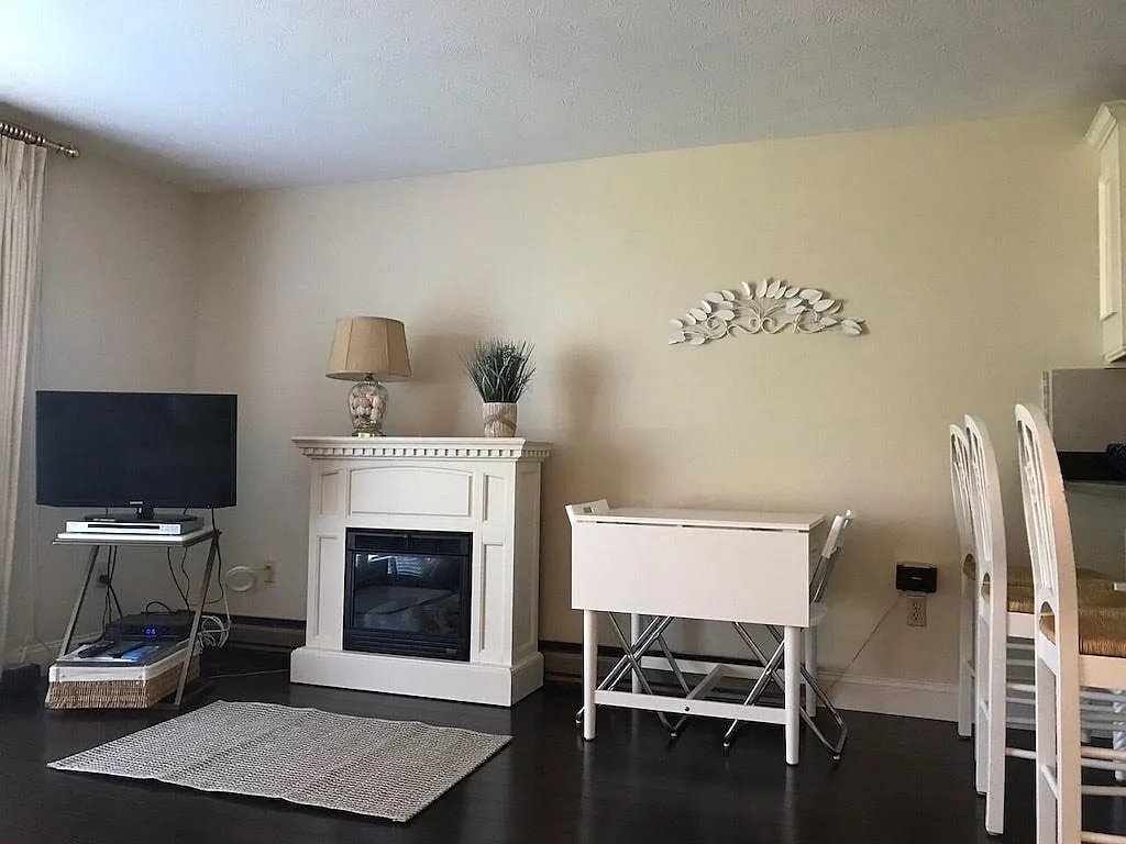 444 Main St — Photo 3