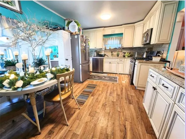 621 Cross Bay Boulevard 1 image 3 of 11