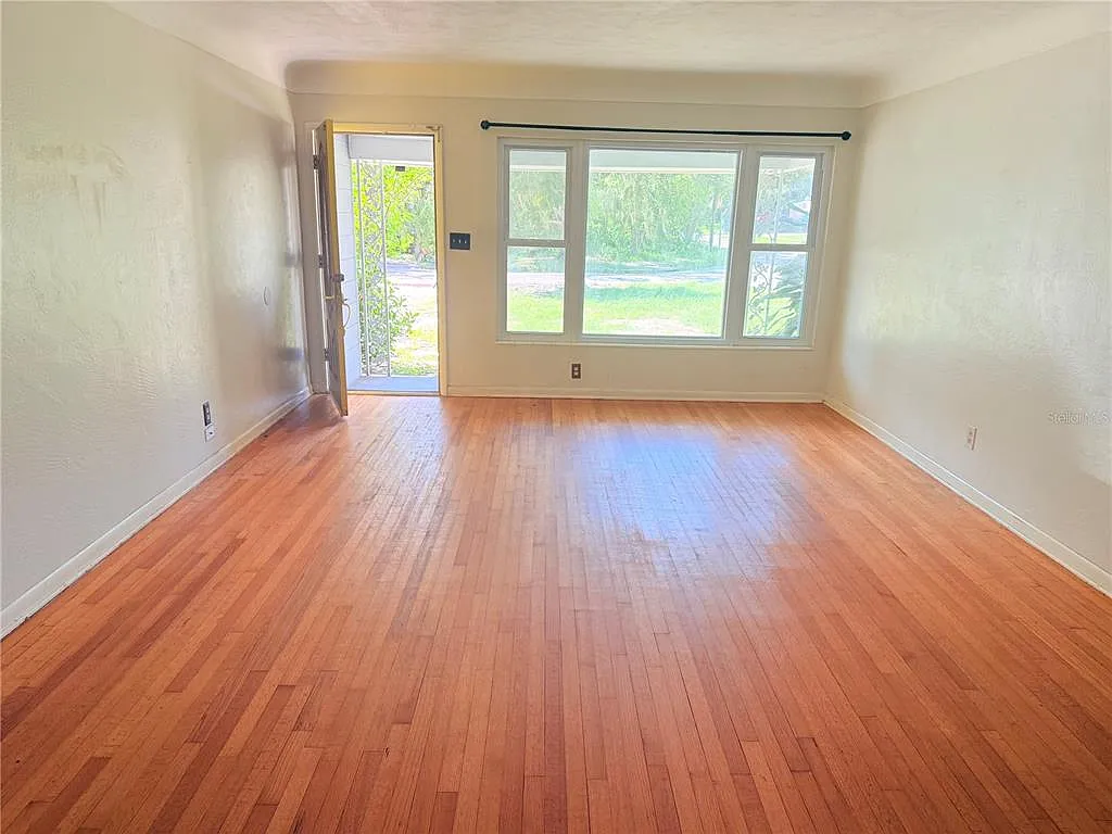 3 bed, 2.0 bath, 1492 sqft, $2,700 — Photo 3