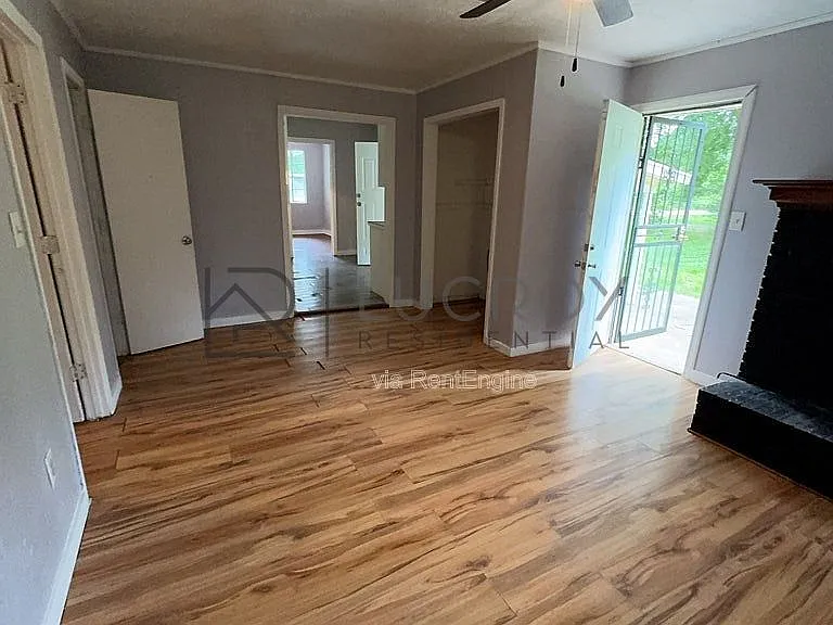2829 Comfort St — Photo 2