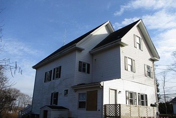 2nd image of 143 Essex Ave