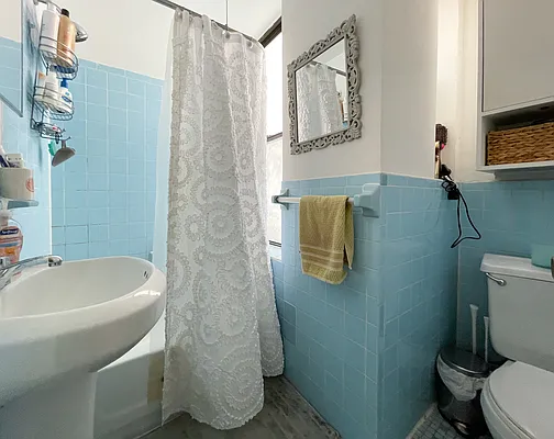 Rented by Kahen Properties | media 7