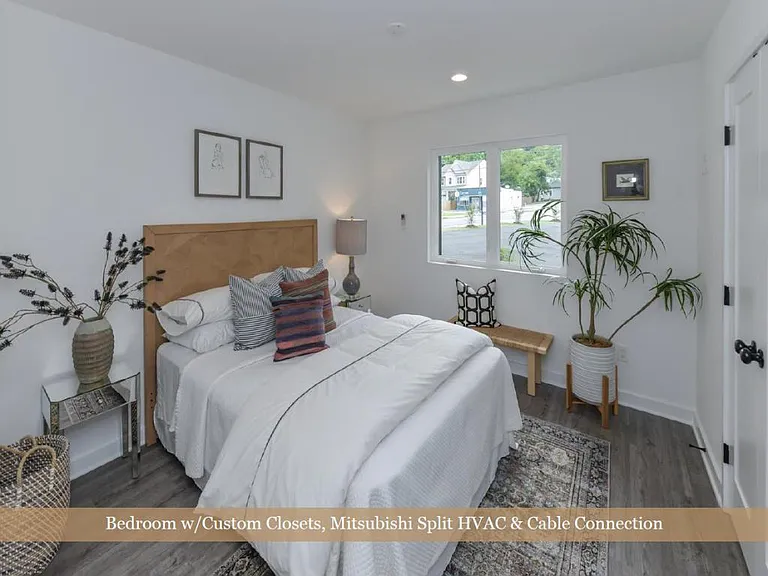 1530 Hawthorne Ln — Photo 15