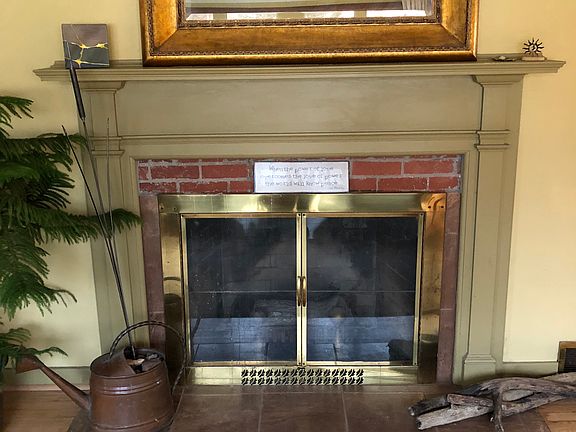 Gas fireplace in LR