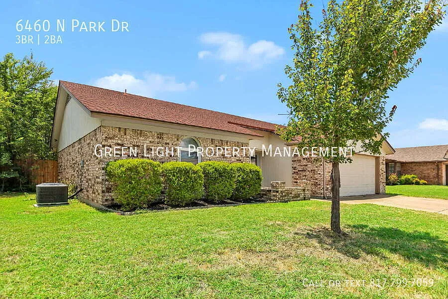Charming 3-bedroom, 2-bathroom home in Watauga — Photo 2