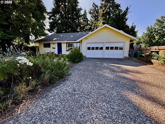3rd image of 4014 Hyacinth St