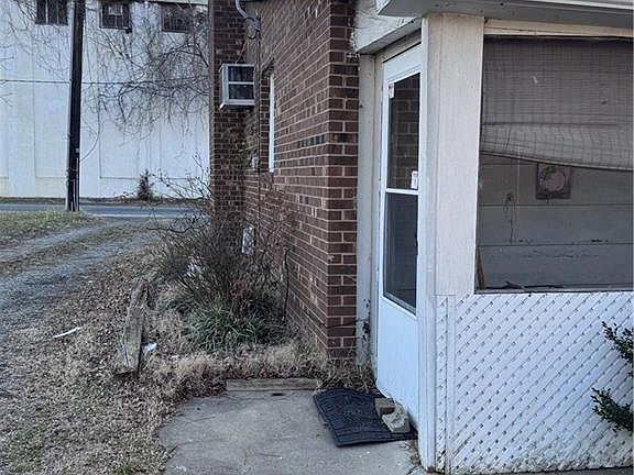5th image of 205 Elmira St