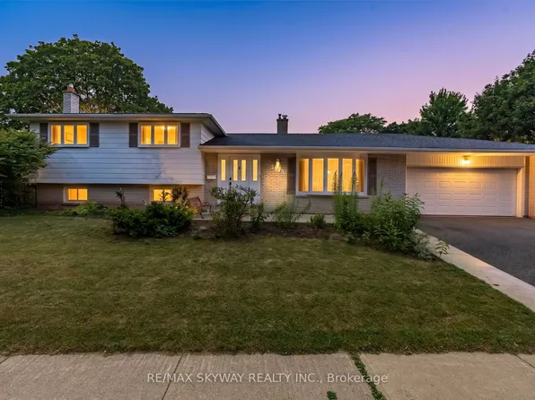 2673 Thorn Lodge Dr, Mississauga, ON L5K 1L1