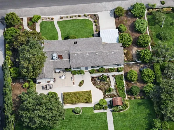 5812 E Midwick Ln, Fresno, CA 93727