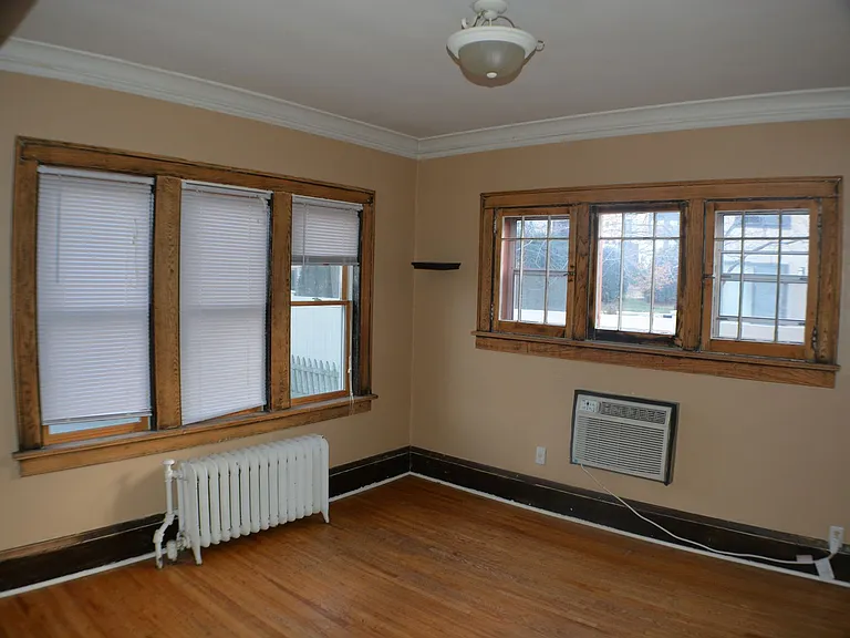2816 Xerxes Ave S — Photo 2