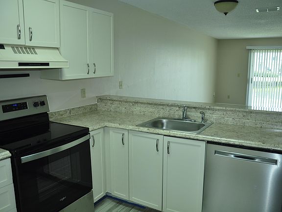 3rd image of 2524 Woodgate Blvd Unit 105-1