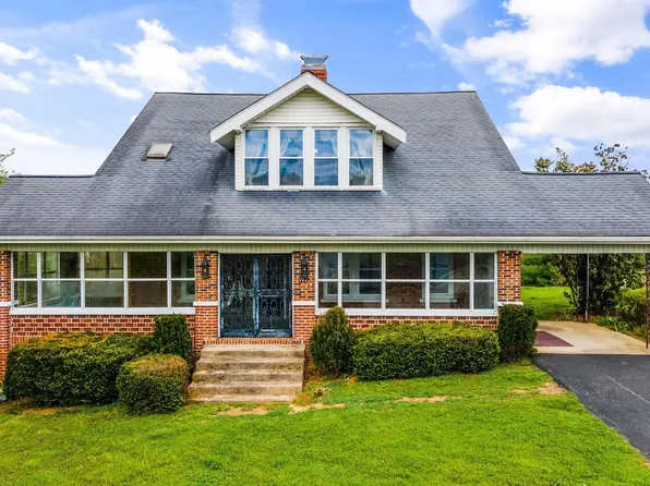 144 Cambridge Ave, Harrogate, TN 37752