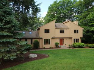 71 Barnswallow Dr, Trumbull, CT 06611