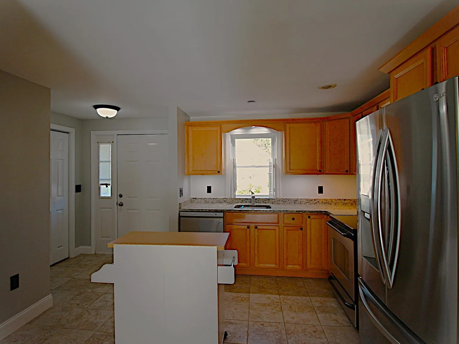 3 bed, 1.5 bath, 1098 sqft, $2,500 — Photo 4