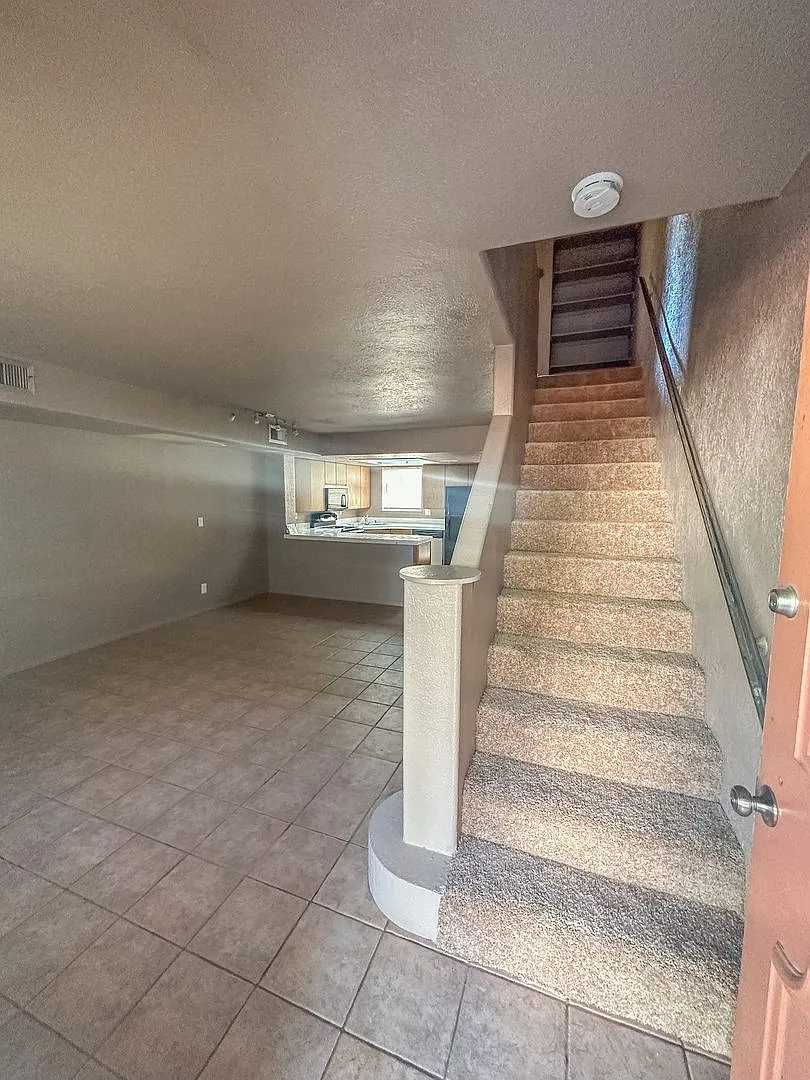 Cozy 2 Bedroom, 1.5 Baths Townhome With A Courtyard Patio! — Photo 4