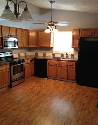 3rd image of 1490 Blaine Dr