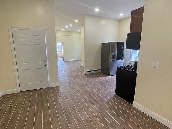 5th image of 14729 97th Ave Floor 2