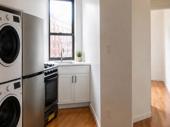 259 Bleecker Street image 1 of 5