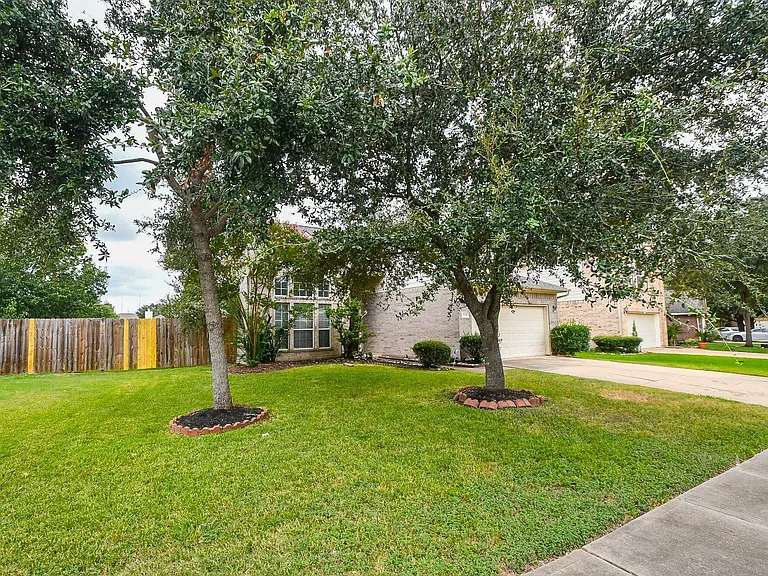 15114 Snow Hill Ct — Photo 32