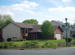 921 Rushmore Dr, Burnsville, MN 55306