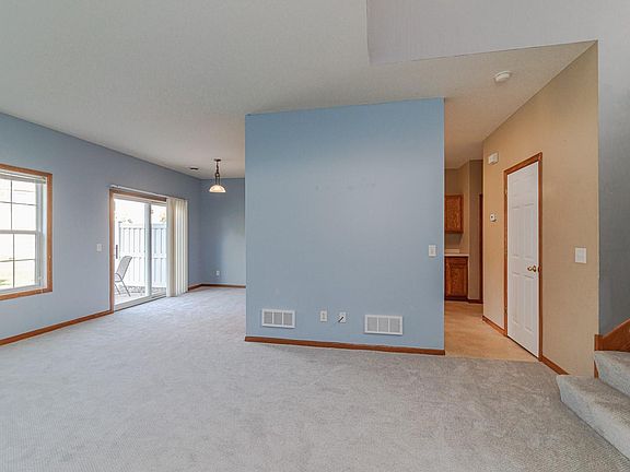3rd image of 8030 Stratford Cir S