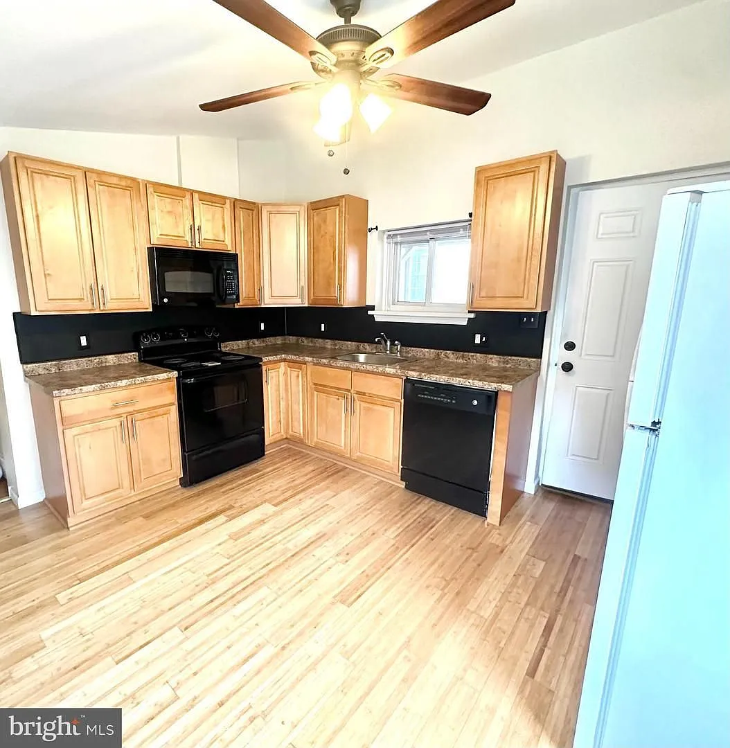 120 N Bellevue — Photo 2