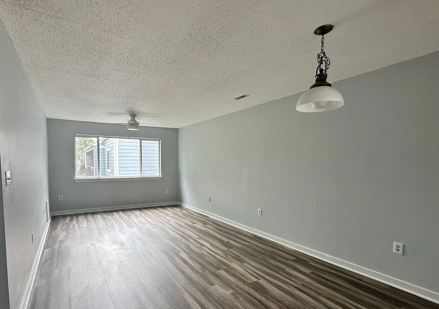 2 bedroom condo in Williamsburg! — Photo 2